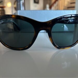 Ray-Ban RB4216 sunglasses